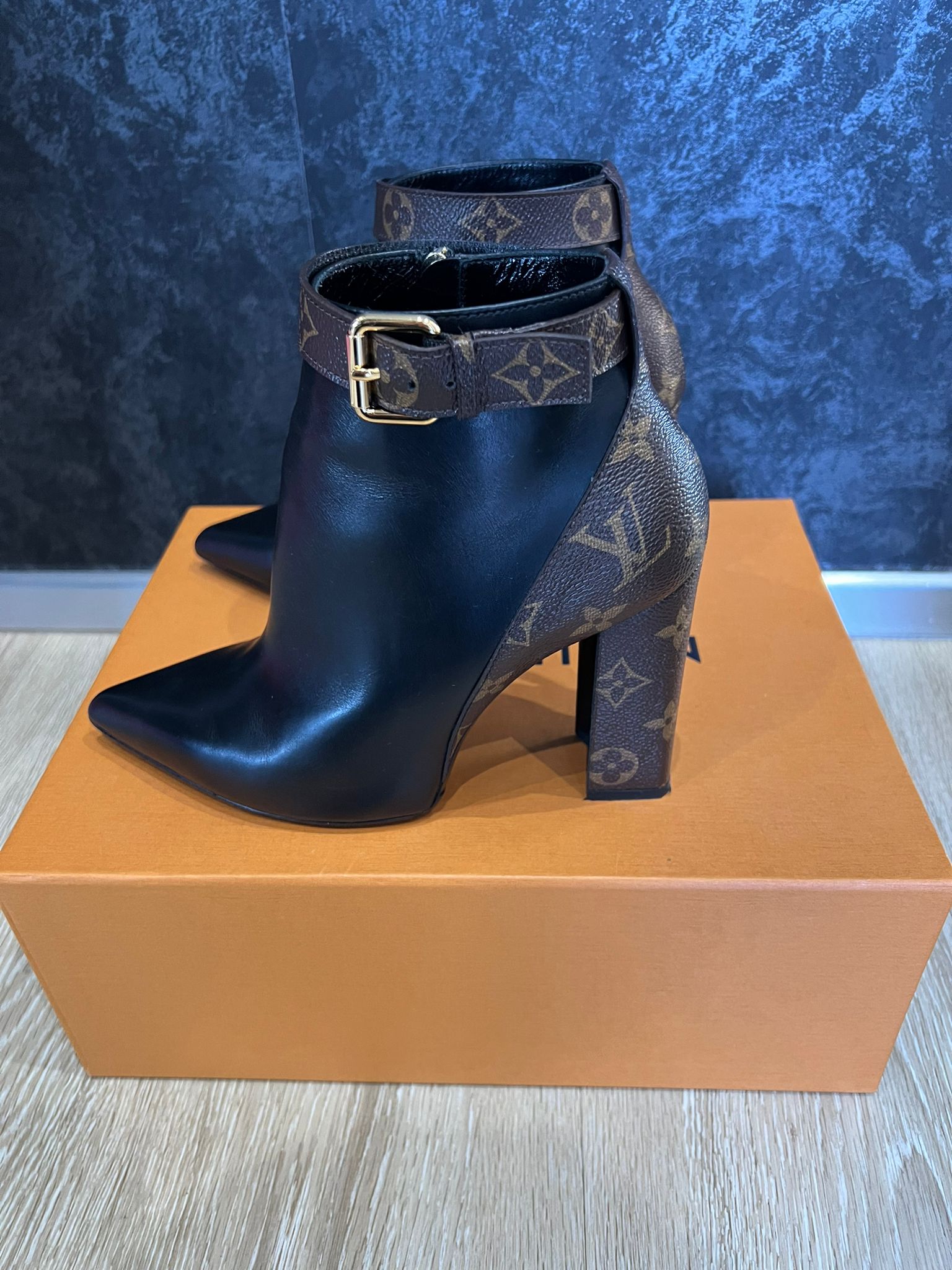 Louis Vuitton - Authenticated Matchmake Ankle Boots - Leather Black Plain for Women, Very Good Condition